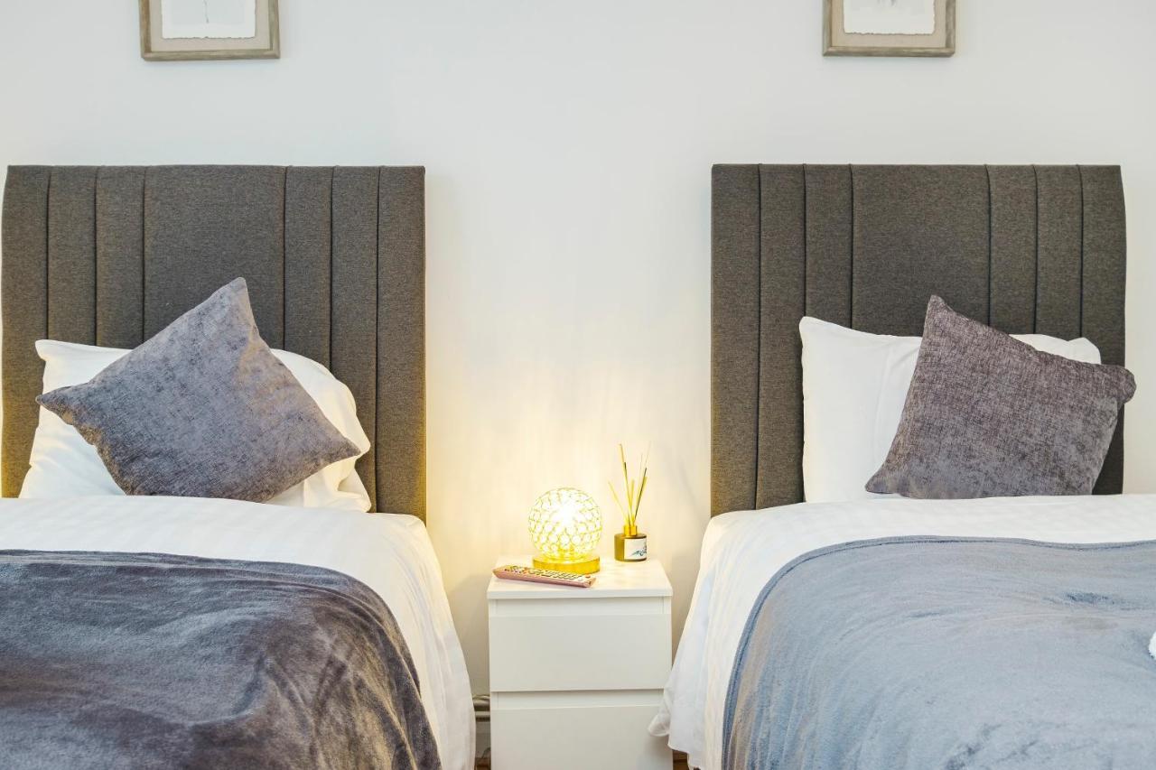 Spacious 3 Bed 1 Bath Hse W Guest Toilet W Parking Near Excel - E16 Londres Exterior foto