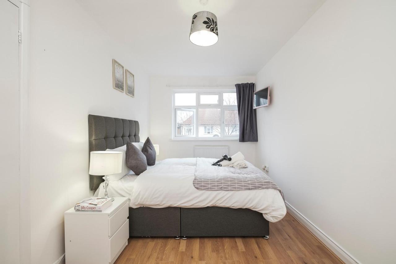Spacious 3 Bed 1 Bath Hse W Guest Toilet W Parking Near Excel - E16 Londres Exterior foto
